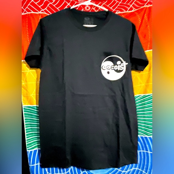 Small Black Pocket T-shirt 🌎 - Picture 2 of 3